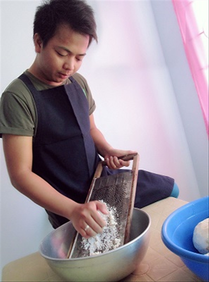 Grinding the main ingredient which is cassava