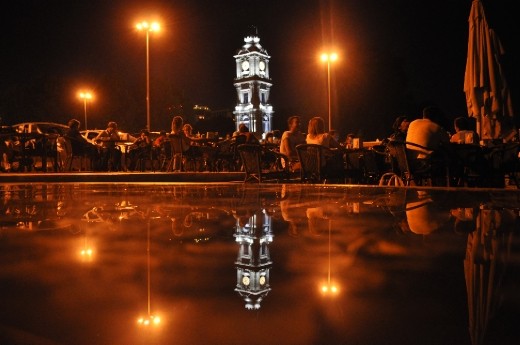 the diners whispers mixed  with  the CHAI CHAI of the waiters to offer more tea, a platform where an IMAN moments before gave a message to the Muslim, the  people reflects tranquility.  and background the Dolmabahce Palace´s clock tower