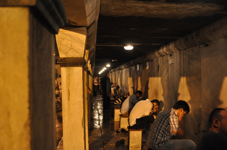 in a hall designed for the purification of musulmananes wash their feet, face, ears, heads and hands, moments before starting their prayers enter enter the mosques
