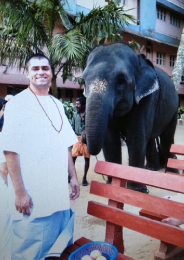 Eu e a Elefanta no ashram da Amma