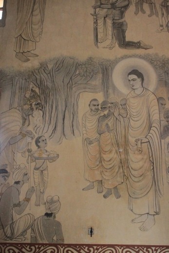 Imagem de Buda dando primeiro sermão para ensinar passos para atingir iluminação