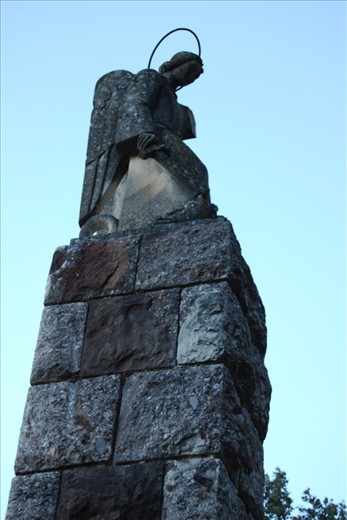 4-Among various footpaths of Montserrat, I chose the Saint Michael’s pathway. Not for any special reason but because the boy I met on the plane was called Michael and had asked me to pray for him. I ended up finding S. Michael on the road, warning that from there the path would not have kerbside. Coincidence or not, on the return trip by plane I met another person with the same name, Michael.