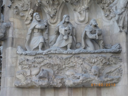 1-After the defense of my Master degree, I needed to be alone in order to rediscover me. So I went to Barcelona and, from all the places I visited, the sacred places carried the peace that I was looking for. The “Sagrada Família” was the first place that I visited. The three Kings always had a huge meaning for me, representing the faith that everyone needs in life.