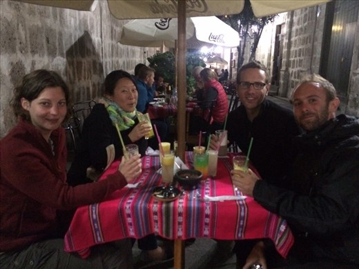 We met some great people so far, including them. Two French backpackers, she is traveling for 3 months and him for 1 year and a half. Hope we'll bump into them somewhere in Peru or Bolivia! 