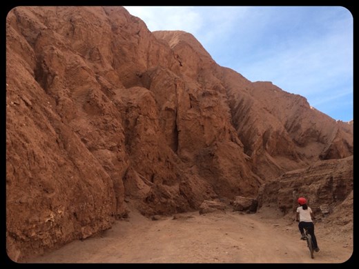Day after we went mountain biking to the Devils Throat/Canyon (Garganta del Diablo). Again, even more and different sceneries. We've never been (but we've seen Yza's photos ;-) ), seems reminiscent of perhaps Antelope Canyon in the U.S. Southwest. It lived up to its name, Kurt got overly confident and missed a jump and got a rather bloody and scraped up. He'll have the scars now as souvenirs!