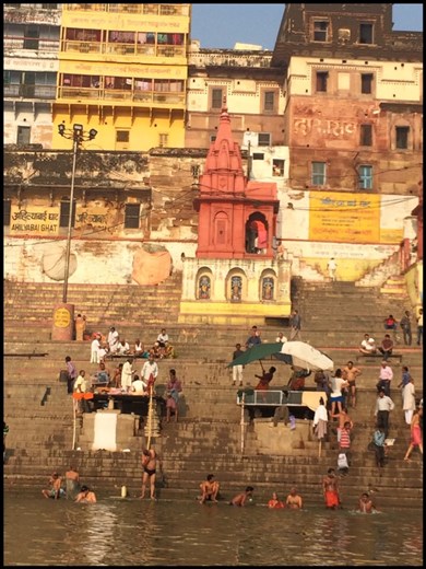 Morning on the Ganges. Men bathing. Our boat driver confirmed he bathes every morning at 4-4:30am before work. Apparently it's not just a tourist pilgrim thing. 