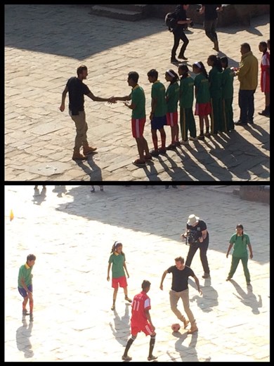 Quelle coïncidence!!! 
http://kathmandupost.ekantipur.com/news/2015-11-06/david-beckham-in-ktm-to-play-football-in-bhaktapur.html