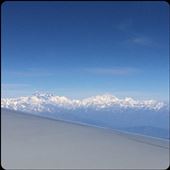 Vue de mont Everest depuis l'avion de Kathmandu à Bangkok. C'est la montagne à droite de la photo. : by finally, Views[330]