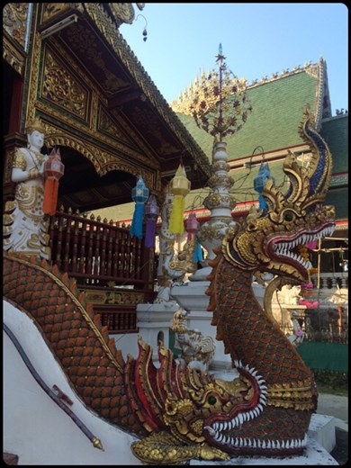 Un temple parmi tant d'autres. On en voit tellement que maintenant on les zappe un peu sauf ceux qui nous paraissent valoir le coup comme celui-ci par exemple. 