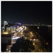 Depuis un rooftop avec vue sur le fameux Mékong. Voyager ne nous empêche pas de boire des verres sur des rooftops ;-) hihi: by finally, Views[597]