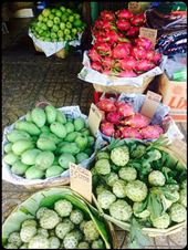 Les fruits sont excellents ici! Frais et sucrés! On continue à boire minimum un jus de fruits exotiques tous les jours. C'est comme si on mangeait le fruit car ils coupent le fruit et le mixent devant toi. : by finally, Views[324]