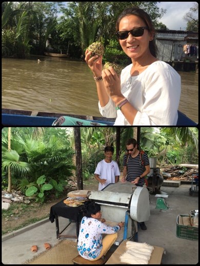 Les fruits du delta du Mékong sont incroyablement bons. AF s'apprête à manger un corossol ou sour sop en anglais; trop bon! Kurt fabrique des nouilles de riz. Il semblerait que les vietnamiens mangent plus de nouilles de riz que de riz. 