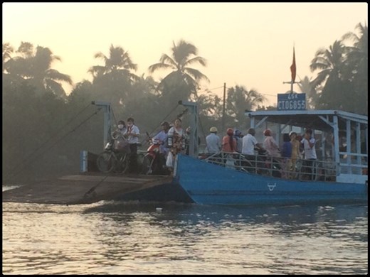 Traversée de scooters après scooters, ça n'en finit plus. 