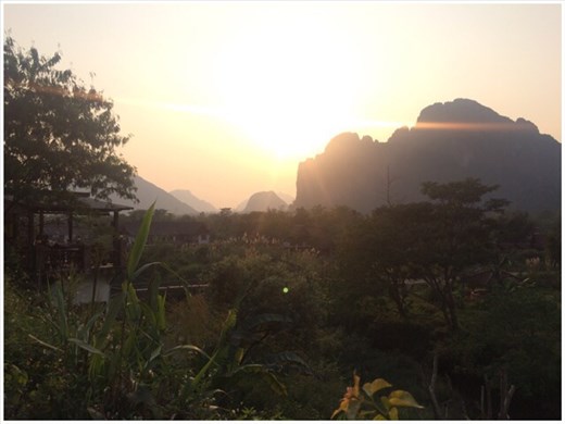 Coucher du soleil à Vang Vieng. 