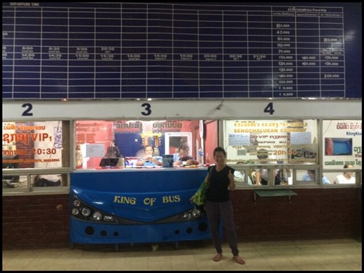 Sympa la devanture de la compagnie de bus. ;-) à la station de bus à Vientiane. 
