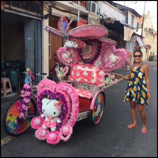 Super le trishaw qui est un taxi-vélo à trois roues! :-) 