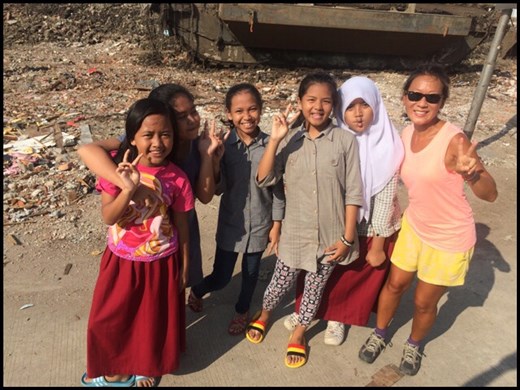 .... but we met a group of very friendly girls who asked AF for a photo with her! 