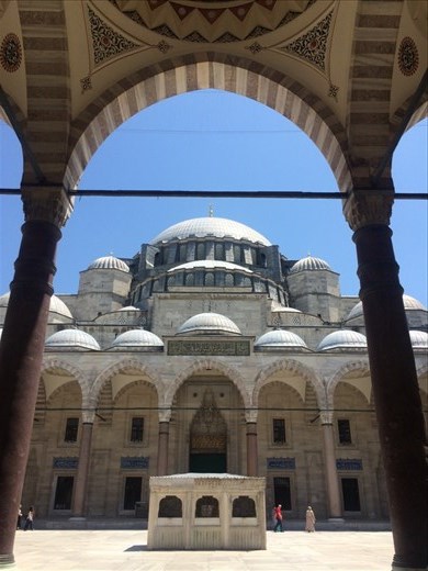 Visite d'une mosquée parmi tant d'autres à Istanbul. 