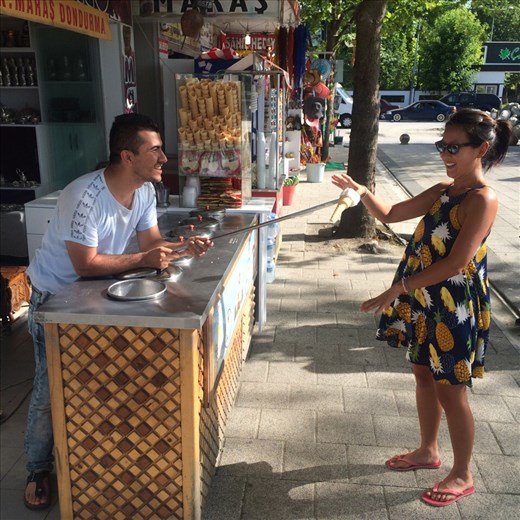 Le vendeur de glace fait un 