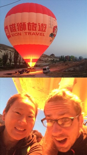 Front back depuis notre montgolfière. Attention on décolle! :-) 