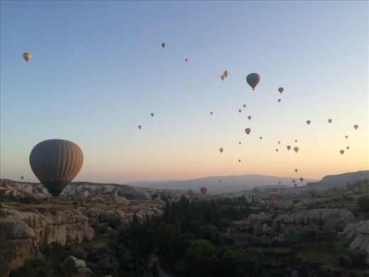 Avant tous les attentats terroristes, il y avait beaucoup plus de montgolfières dans le ciel. Il y en a déjà pas mal pourtant. 