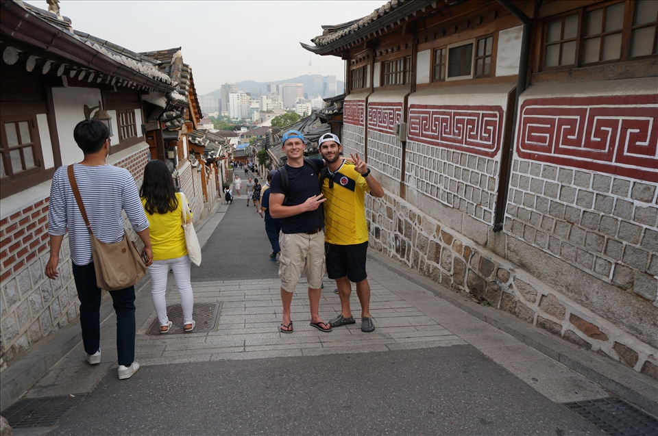 Living and travelling with new friends (I am on the left). Bukchon Hanok Village, Seoul.