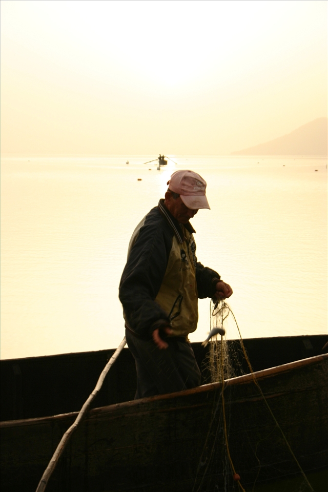 4. Maybe the  next time….when you’ll become  bigger… Decades ago the lake had a wealth of fish stock, and it turned local residents from farmers to fishermen. But this has changed recently due to over-fishing and tourism development.


