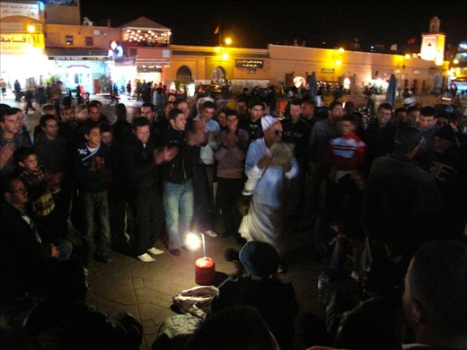 This Moroccan storyteller narrates a world full of adventures and travels through ancient oral tradition that enables the audience to escape the banality of everyday life. The propane-powered lamp illuminates the circle of young men capturing facial details well into the night.