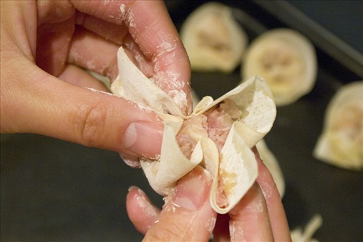 Folding wontons for steaming