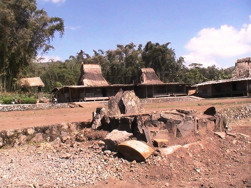 They put some food on the rock for the ancestor who passed away...