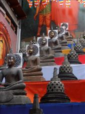Buddhas and stupas at Gangaramaya temple, Colombo: by flyingpiglet, Views[402]
