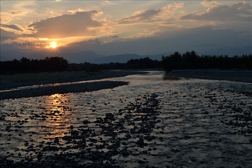Sunset on the river.
Nikon D3100 VR 18/55mm
1/200sec.-f/8 ISO 100