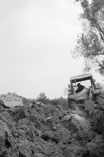 A FARMER WORKS HIS FIELDS NOT FAR FROM MONCESTINO VILLAGE. MONCESTINO DOMINATES VERCELLI'S AND CASALE'S PLAN, AND IT IS INHABITED BY FEW HUNDREDS PEOPLE, ALWAYS TIED TO AGRICULTURAL WORLD TRADITIONS.