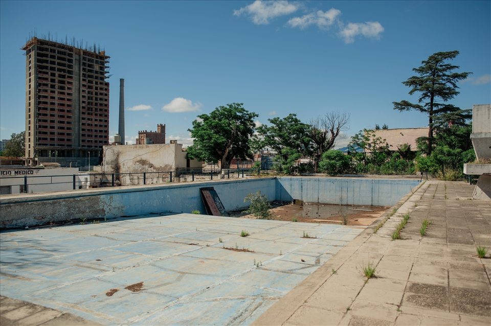 The swimming pool worked only for one year.