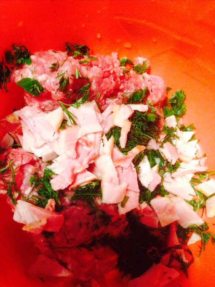 The filling for the sarmales! Mash it up! Do the monster mash!