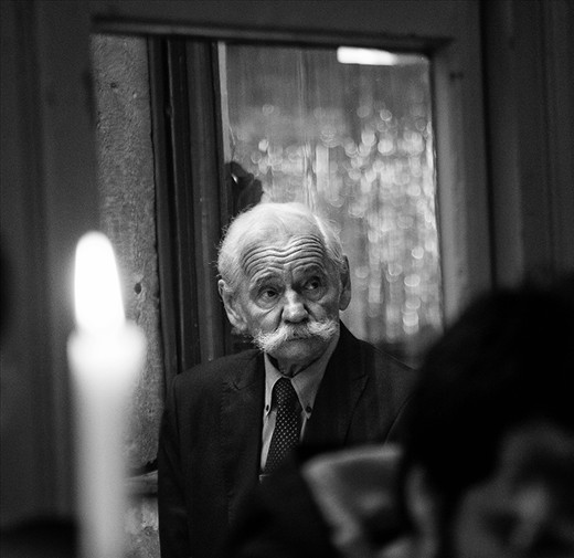 Older gentelman looks at guests at a restourant