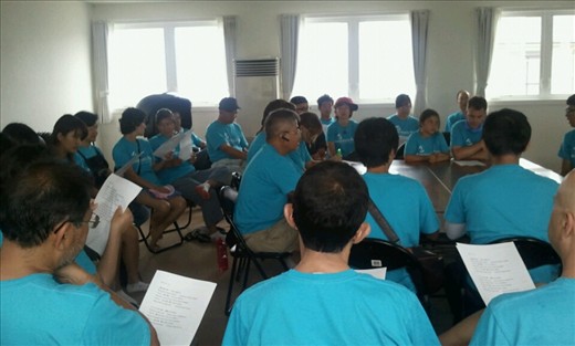 Worship and devotion before building tents for fishermen
