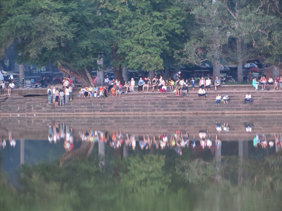 People sitting at the Angkor Wat temple
