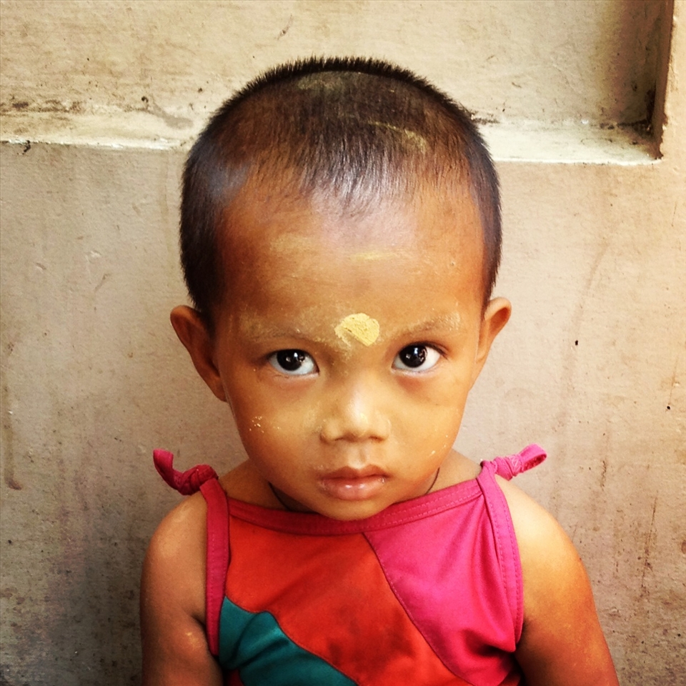 A beggar's daughter, Yangon
