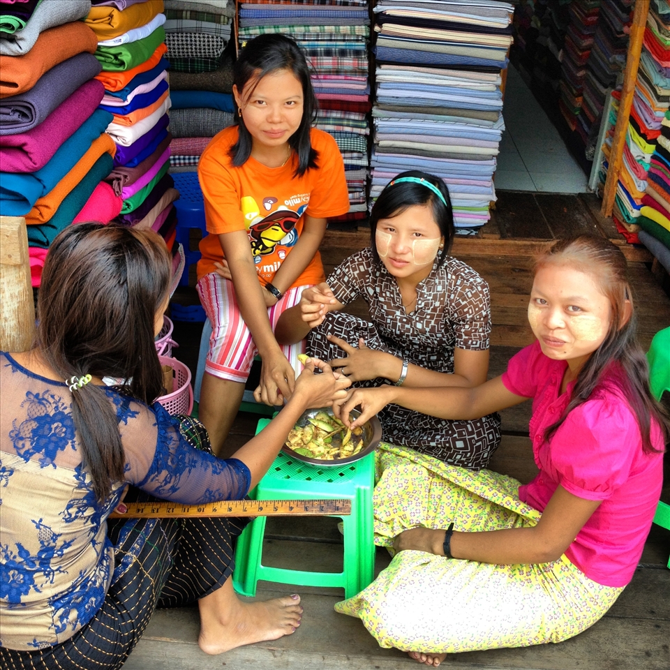 Lunchtime, Yangon Markets
