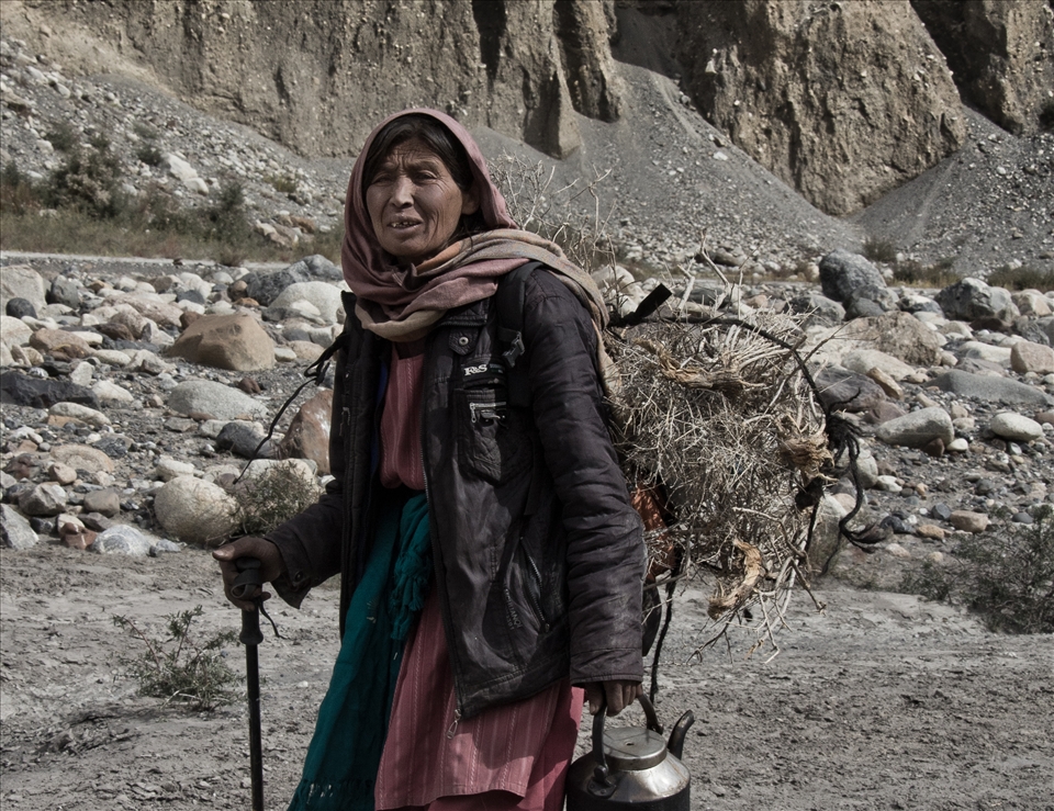 Women and men share the work equally, focusing on survival over set roles.