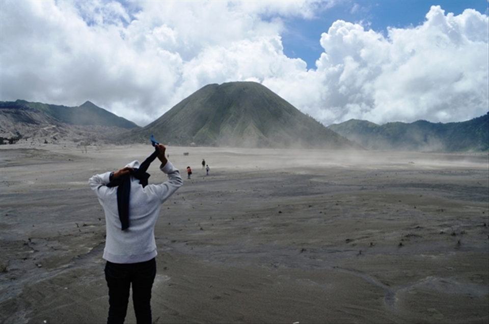 keep your mouth from the sand, but not with your eyes