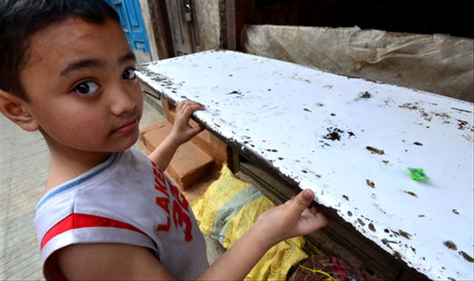 Maputo Mozambico 2012 - Boy with spinning top