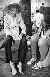 A smiling 84-year-old woman is selling lottery tickets on the street: by giaogiao, Views[507]