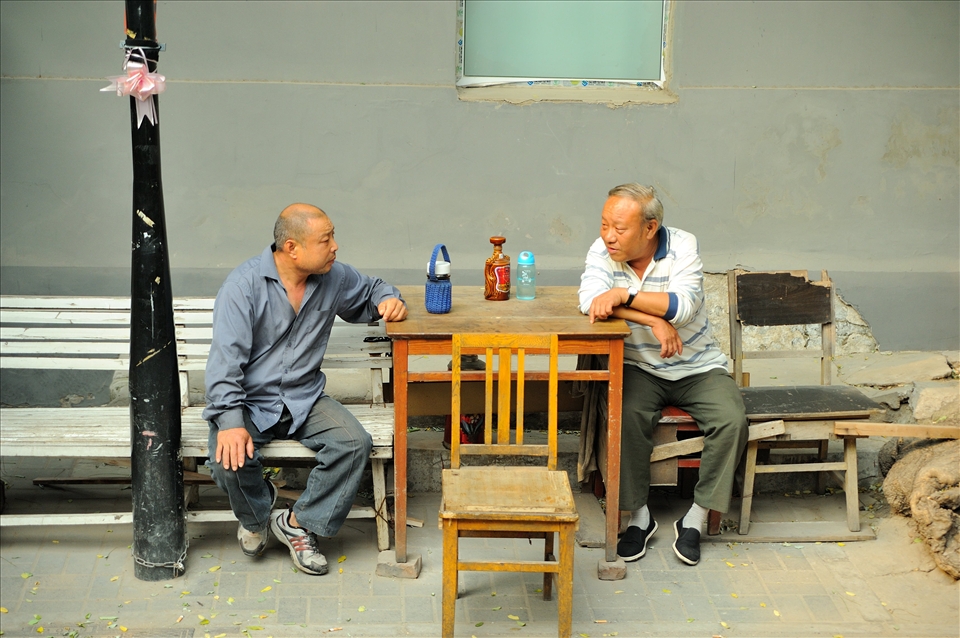 Chatting - Street Life - Beijing