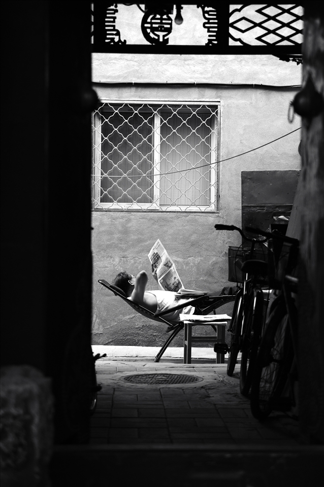 Relaxing with a newspaper - Beijing