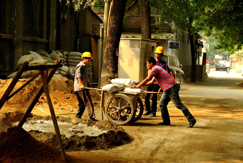 Man at work - Beijing Old Town