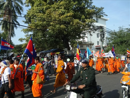 A lot of peaceful marches in PP - government and textile workers