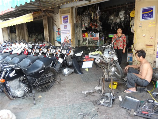 Shop and repair service on the footpath - no wonder I can't walk on them