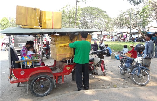 Rope and gaffa tape used for heavy load on tuk tuk